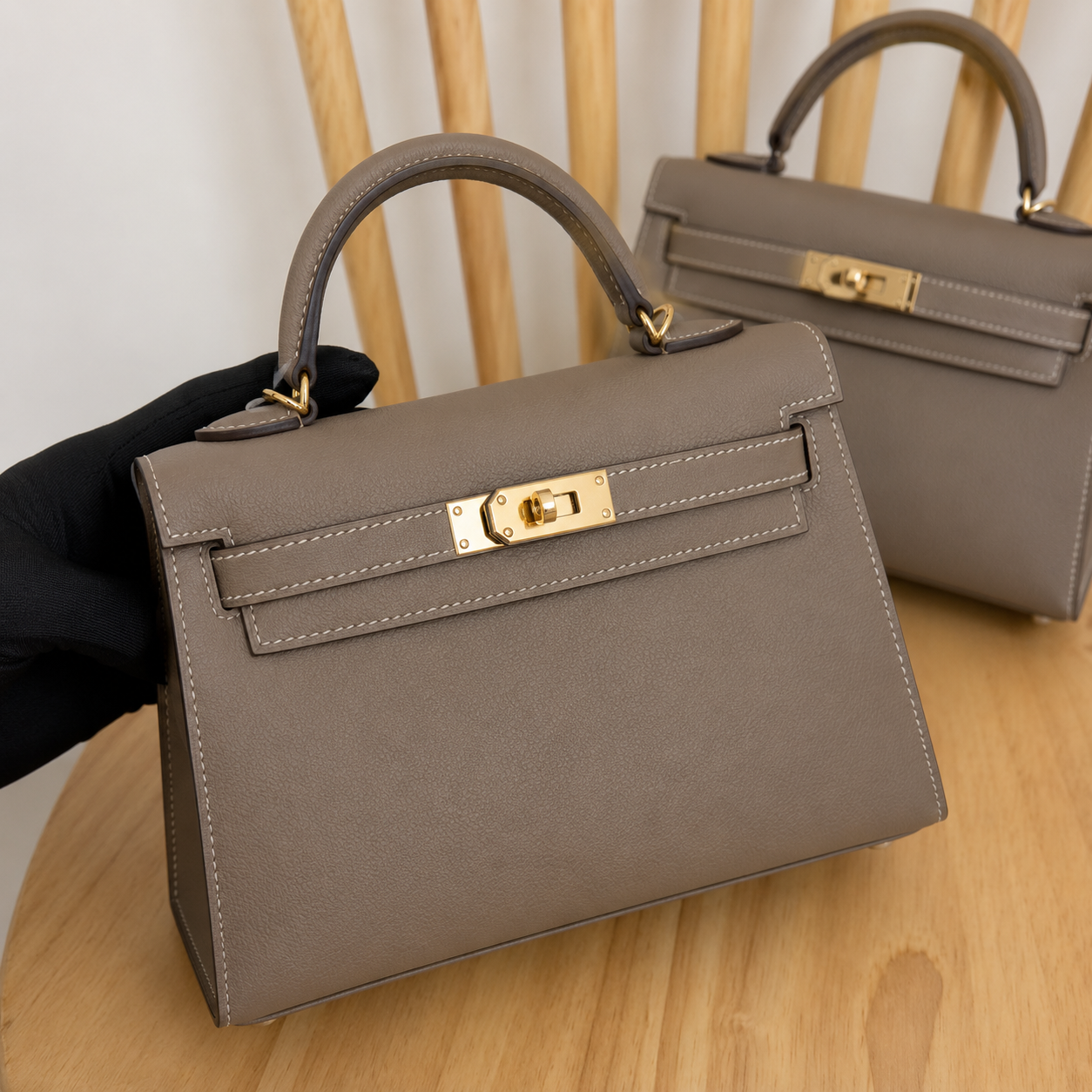 Maison Azraa Mini sac en cuir grainé – gris foncé